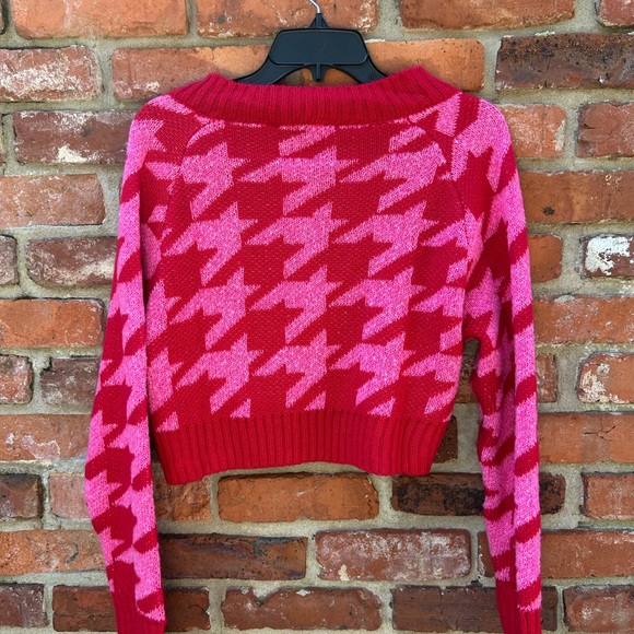 Fab'rik NWT Women's Red and Pink V-Neck Cropped Sweater Small - Picture 7 of 8